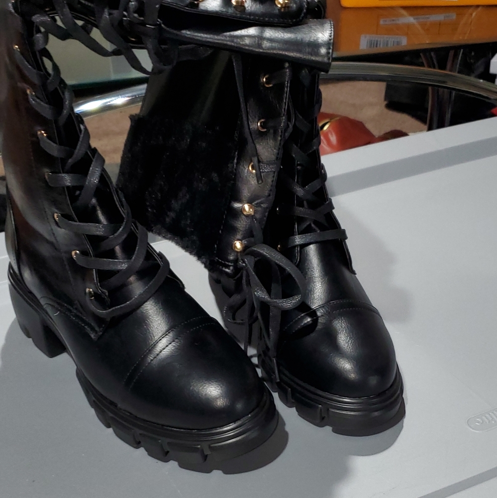 Knee boots